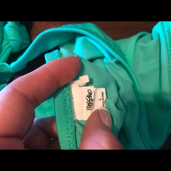 Bikini - Picture 2 of 3